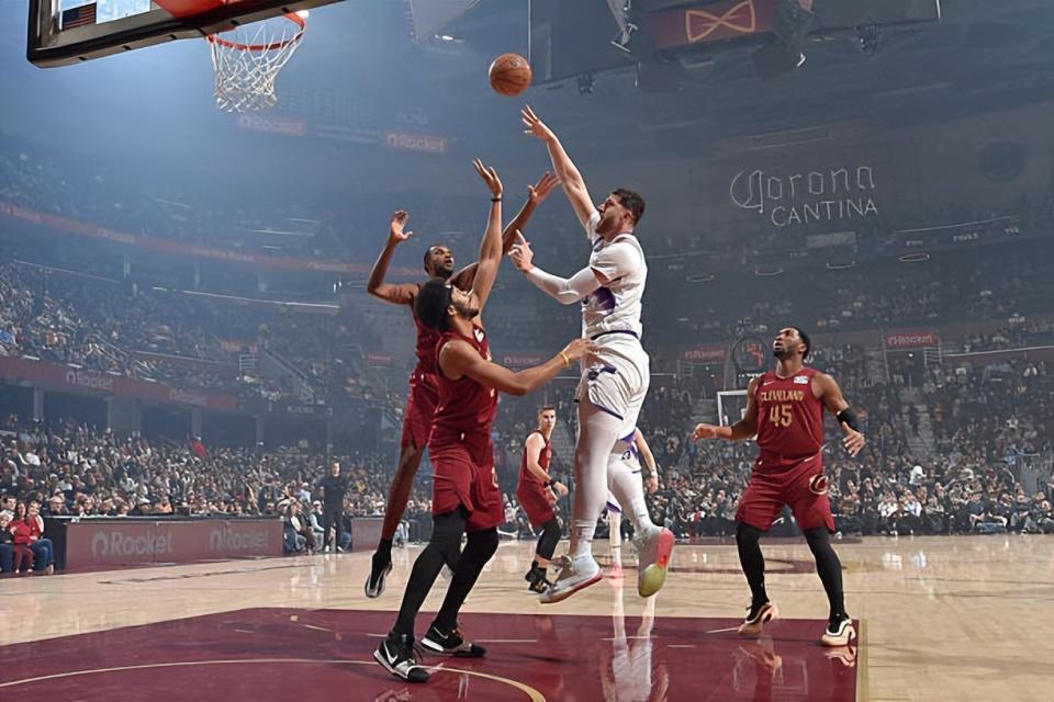 开云体育APP-能得分能投篮能抢板，爵士内线大将会引起其他球队的关注吗？