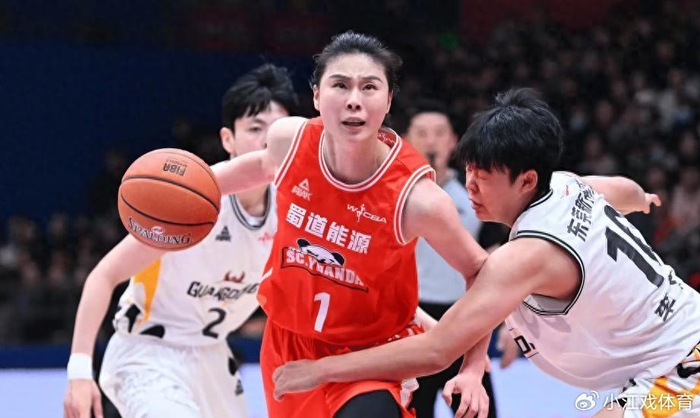 kaiyun-74比95惨败丢冠!女篮霸主狂输21分被掀翻:1年连丢三冠太惨了|四川队|山西队|李梦|总冠军|韩旭_新浪体育_新浪新闻