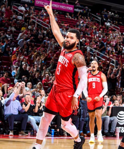 开云体育网址-场均13+2+3！冠军中锋为火箭小将鸣不平：他比阿门强，该留在场上