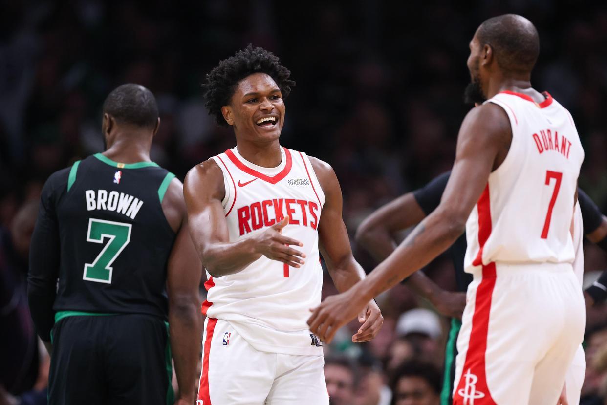 开云体育网址-场均13+2+3！冠军中锋为火箭小将鸣不平：他比阿门强，该留在场上