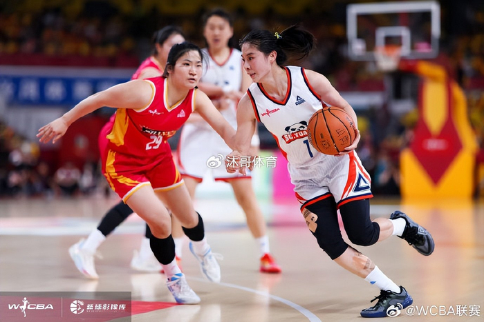 开云体育下载-绝境逆袭！四川女篮3-2险胜山西，四年三冠铸就WCBA王朝 李缘斩获FMVP|山西女篮|德怀特·霍华德|奥斯汀|王思雨|翟若云_新浪体育_新浪新闻
