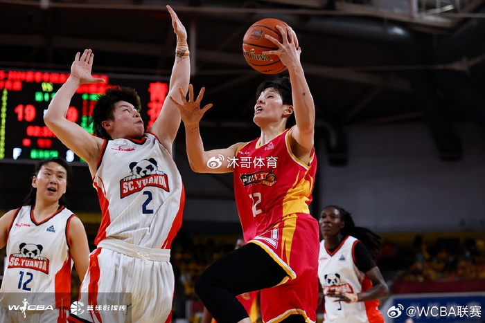 开云体育下载-绝境逆袭！四川女篮3-2险胜山西，四年三冠铸就WCBA王朝 李缘斩获FMVP|山西女篮|德怀特·霍华德|奥斯汀|王思雨|翟若云_新浪体育_新浪新闻